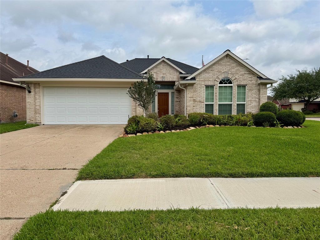 1823 Gillingham Way, Pasadena, TX 77504