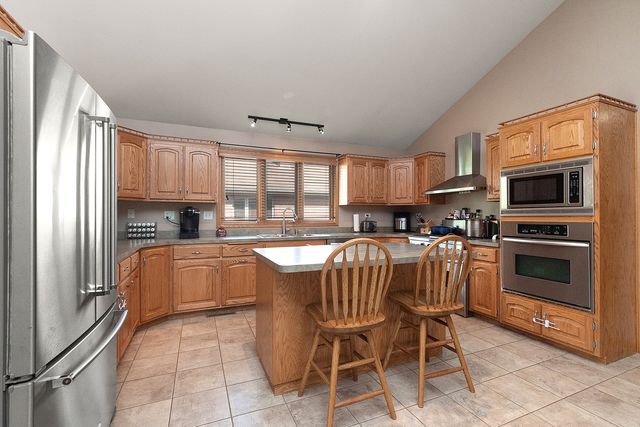 8542 Monaghan Drive, Tinley Park, IL 60487
