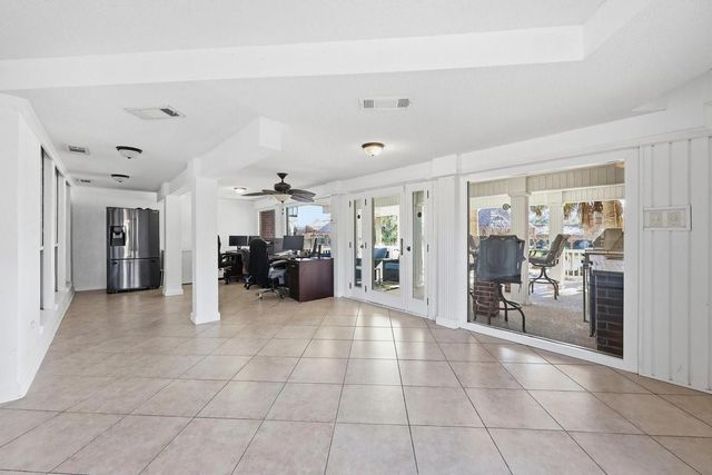 405 Pintail Lane, Orange, TX 77630