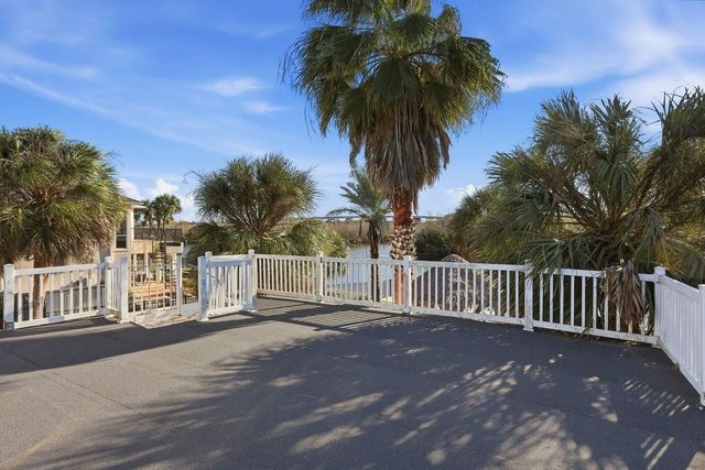 405 Pintail Lane, Orange, TX 77630