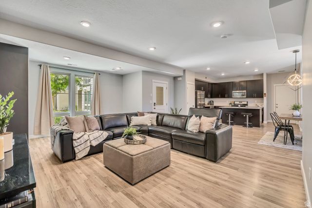4969 W DAYBREAK PKWY, South Jordan, UT 84009