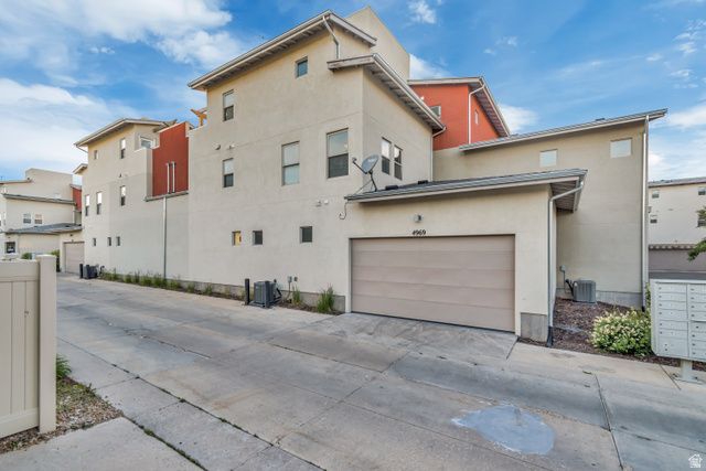 4969 W DAYBREAK PKWY, South Jordan, UT 84009