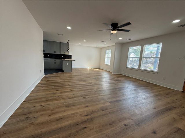 611 N Eastwood Street, Houston, TX 77011