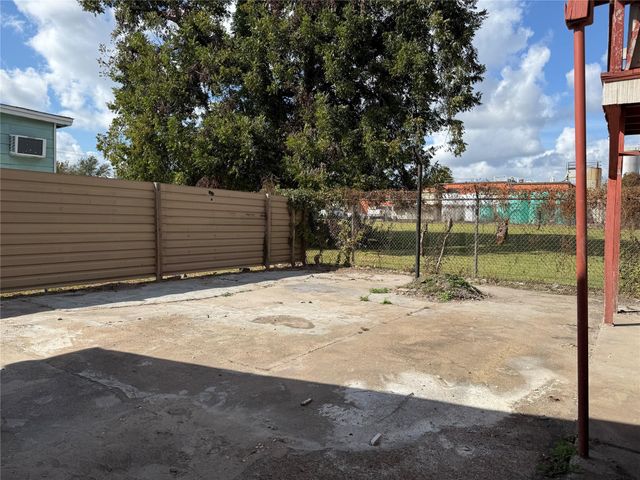 611 N Eastwood Street, Houston, TX 77011