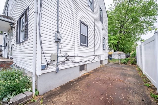 909 Lincoln St, Linden City, NJ 07036