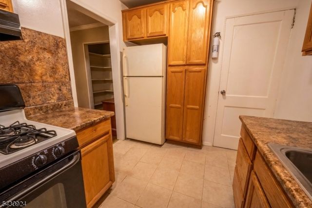 909 Lincoln St, Linden City, NJ 07036