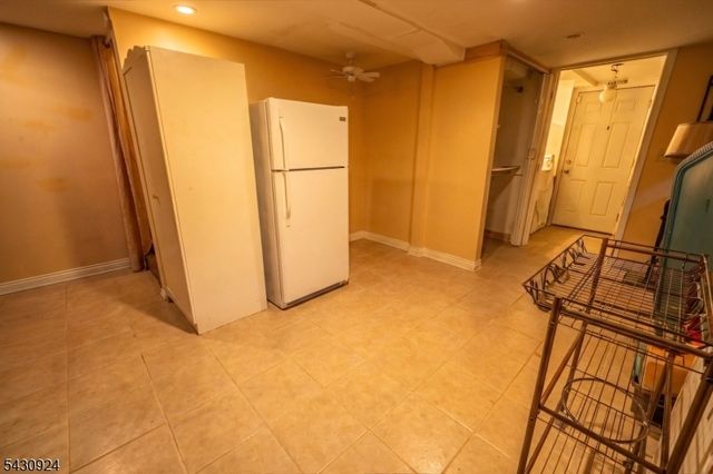 909 Lincoln St, Linden City, NJ 07036