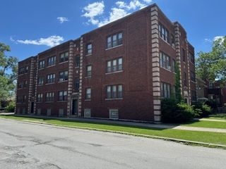10801 S Prairie Avenue, Chicago, IL 60628