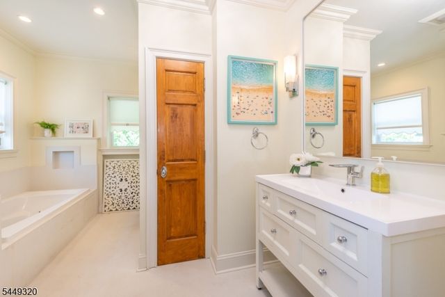 85 Evergreen Ave, Bloomfield Twp., NJ 07003