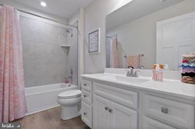 175 MERSEYSIDE DR, Swedesboro, NJ 08085