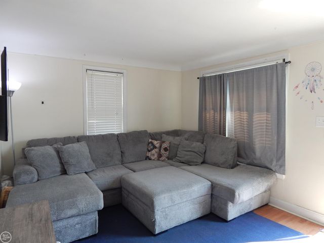 25143 Lawn Street, Roseville, MI 48066