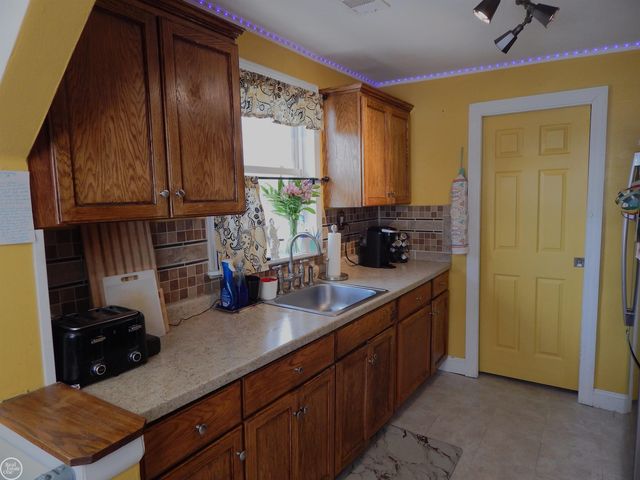 25143 Lawn Street, Roseville, MI 48066