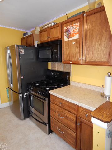25143 Lawn Street, Roseville, MI 48066