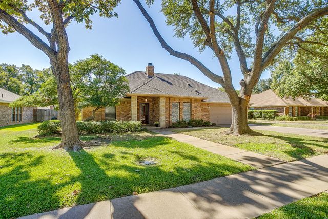 10149 Regent Row Street, Benbrook, TX 76126