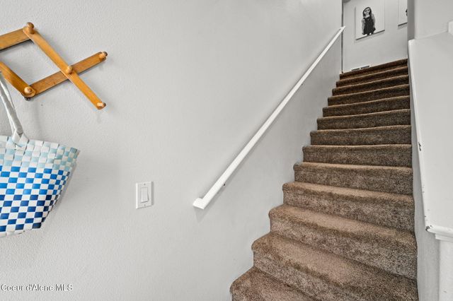 8845 N HUNTINGTON CT, Hayden, ID 83835