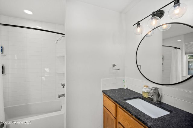 8845 N HUNTINGTON CT, Hayden, ID 83835