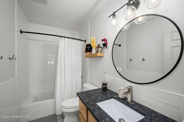 8845 N HUNTINGTON CT, Hayden, ID 83835