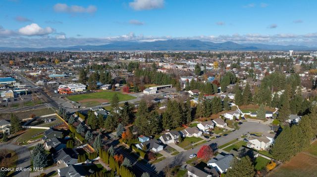 8845 N HUNTINGTON CT, Hayden, ID 83835