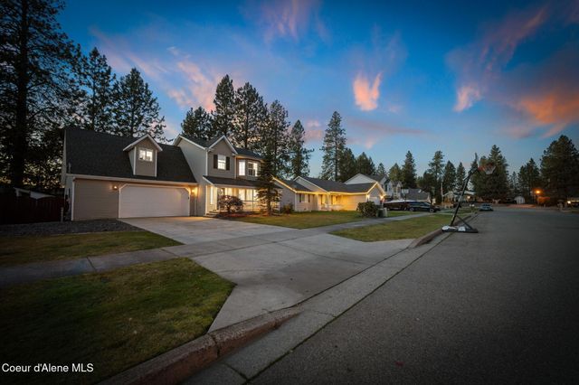 8845 N HUNTINGTON CT, Hayden, ID 83835