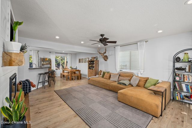 8845 N HUNTINGTON CT, Hayden, ID 83835