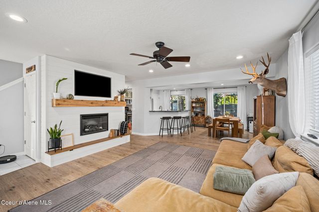 8845 N HUNTINGTON CT, Hayden, ID 83835