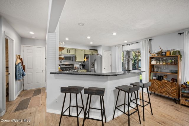 8845 N HUNTINGTON CT, Hayden, ID 83835