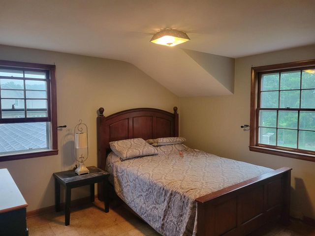 686 S Concord ROAD, Oconomowoc, WI 53066
