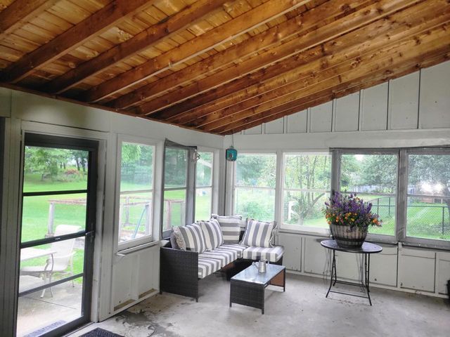 686 S Concord ROAD, Oconomowoc, WI 53066