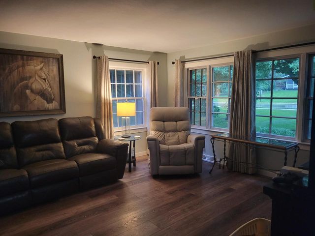 686 S Concord ROAD, Oconomowoc, WI 53066