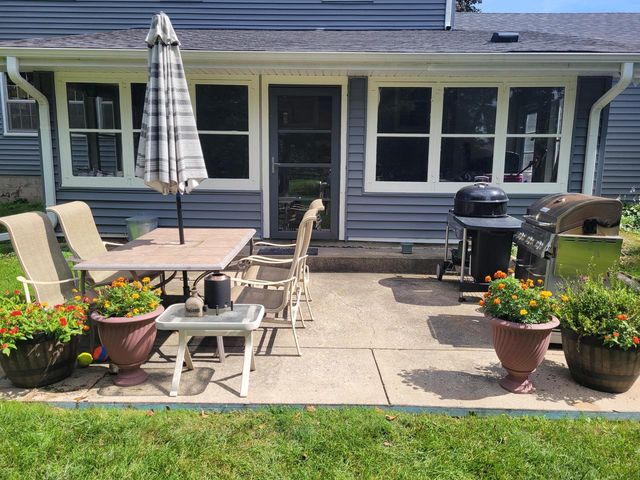 686 S Concord ROAD, Oconomowoc, WI 53066