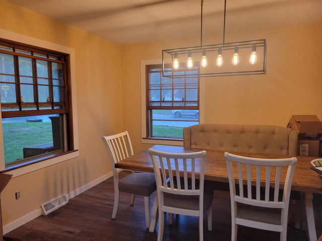 686 S Concord ROAD, Oconomowoc, WI 53066