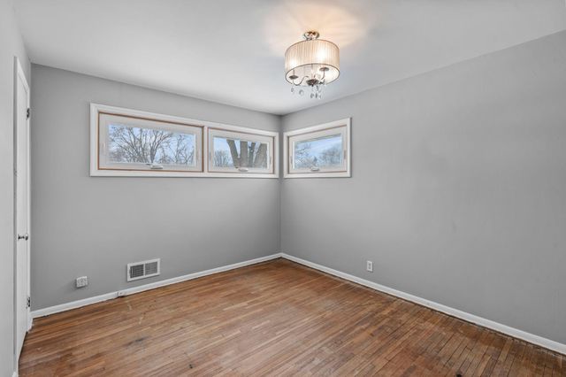 9701 Oakland Avenue, Bloomington, MN 55420