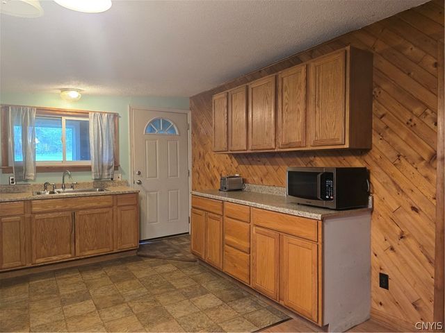 187 Millard Bassett Road, Granby, NY 13069