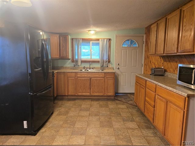 187 Millard Bassett Road, Granby, NY 13069