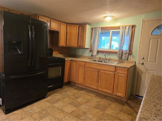 187 Millard Bassett Road, Granby, NY 13069