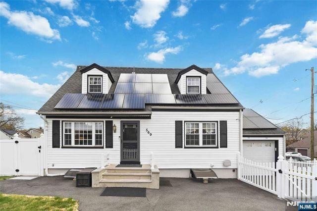 569 Linden Avenue, Teaneck, NJ 07666