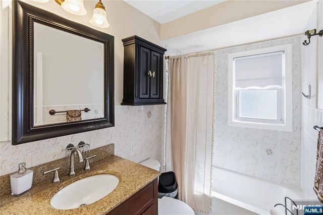 569 Linden Avenue, Teaneck, NJ 07666