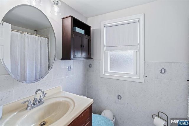 569 Linden Avenue, Teaneck, NJ 07666