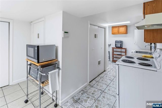 569 Linden Avenue, Teaneck, NJ 07666