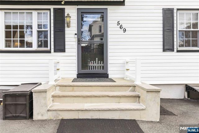 569 Linden Avenue, Teaneck, NJ 07666