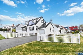 569 Linden Avenue, Teaneck, NJ 07666