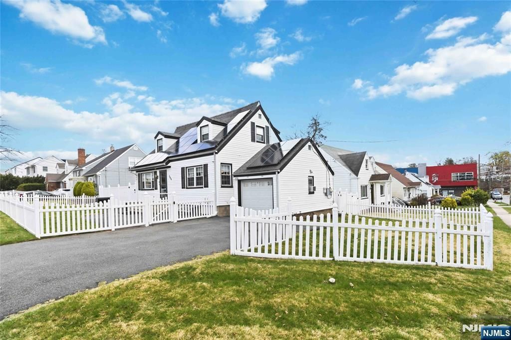 569 Linden Avenue, Teaneck, NJ 07666