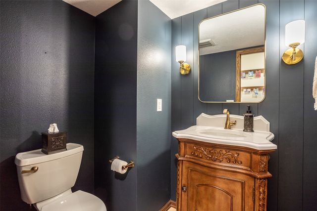 7108 Holcomb Avenue, Urbandale, IA 50322