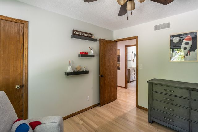 7108 Holcomb Avenue, Urbandale, IA 50322