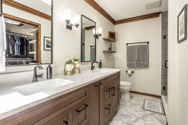 7108 Holcomb Avenue, Urbandale, IA 50322