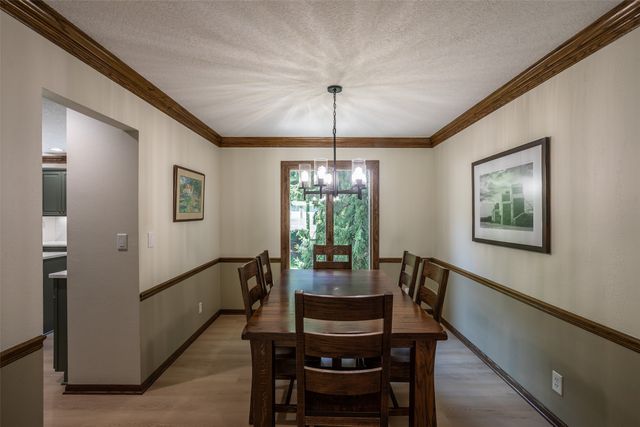 7108 Holcomb Avenue, Urbandale, IA 50322