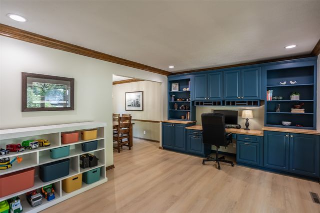 7108 Holcomb Avenue, Urbandale, IA 50322