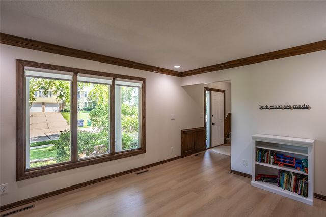 7108 Holcomb Avenue, Urbandale, IA 50322