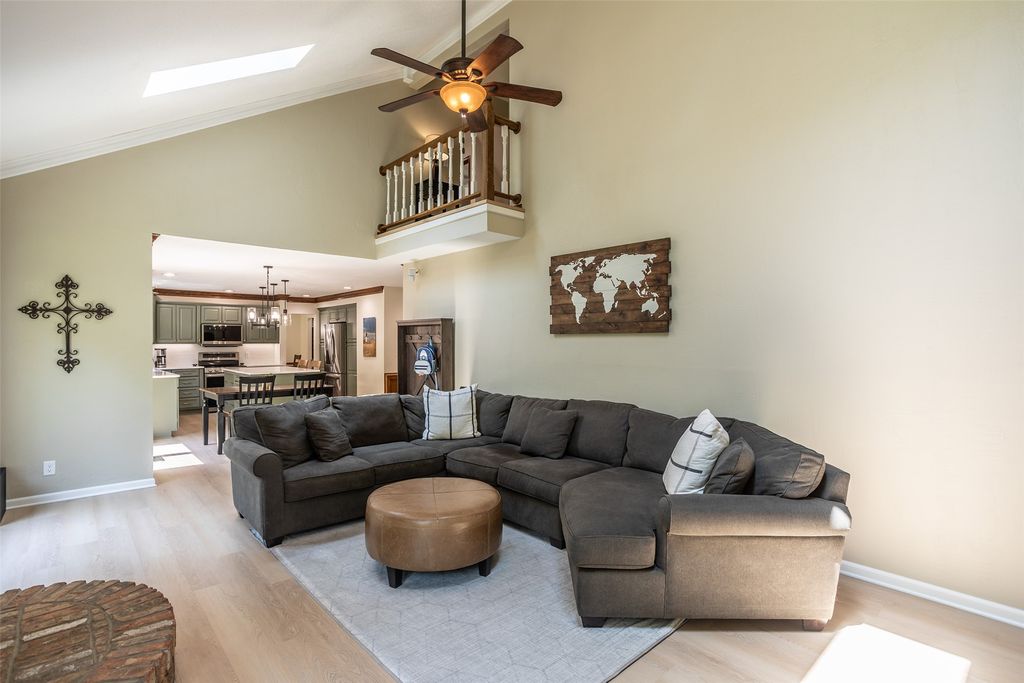 7108 Holcomb Avenue, Urbandale, IA 50322