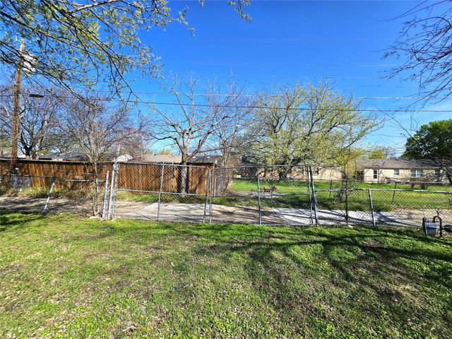 2801 Meadows Drive, Plano, TX 75074